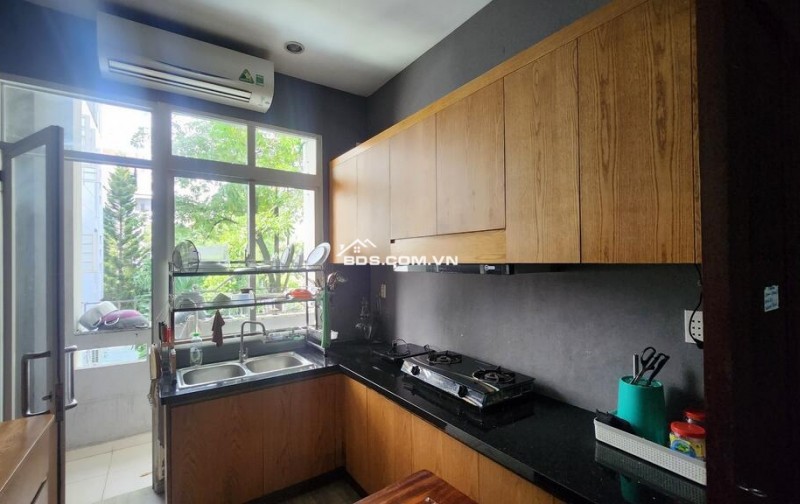 Biệt thự shophouse khu Phú Mỹ Hưng, 110 m2, nhà 5 tầng, sổ hồng riêng